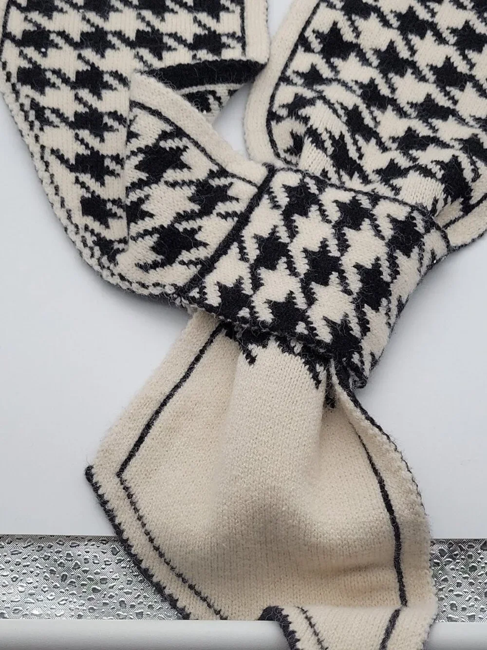 Unisex Black & Ivory Houndstooth Knit Rectangle Scarf Wrap Winter, Reversible